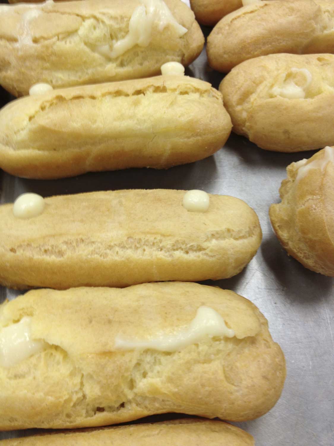Filled Eclairs with pastry cream